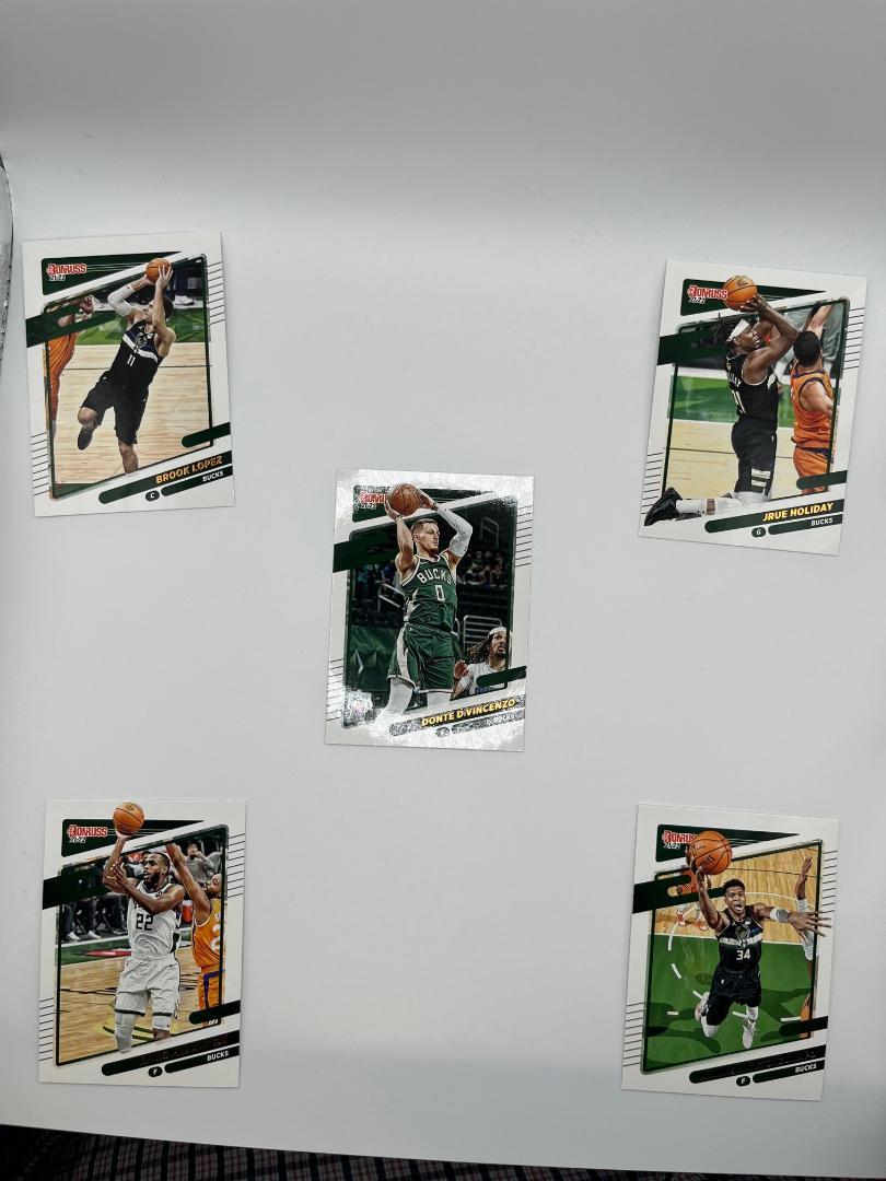Milwaukee Bucks 2021-22 Donruss Basketball Team Set